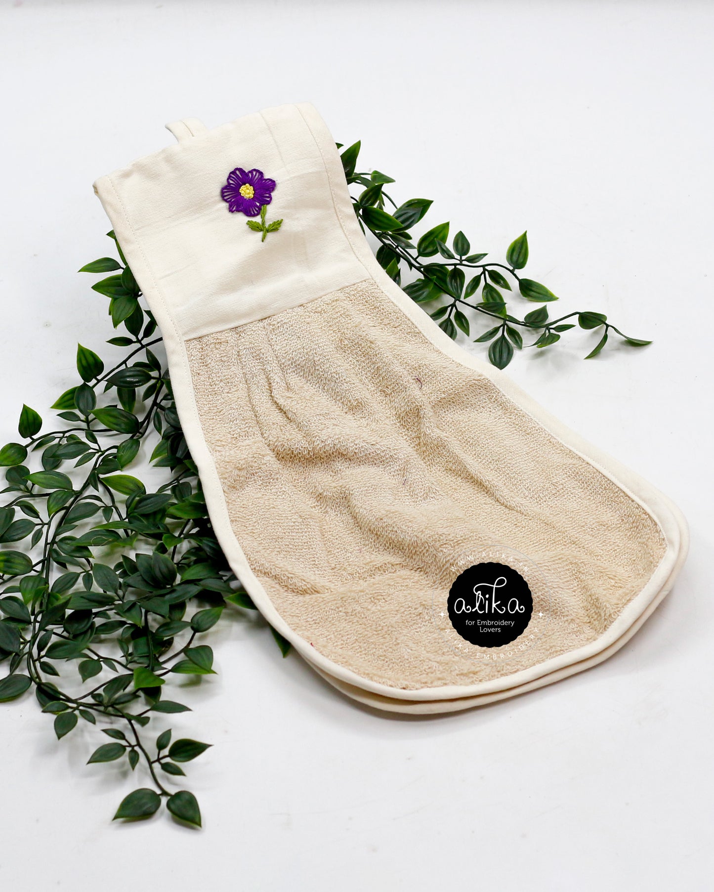 Embroidered Hand Towels – Luxurious & Stylish
